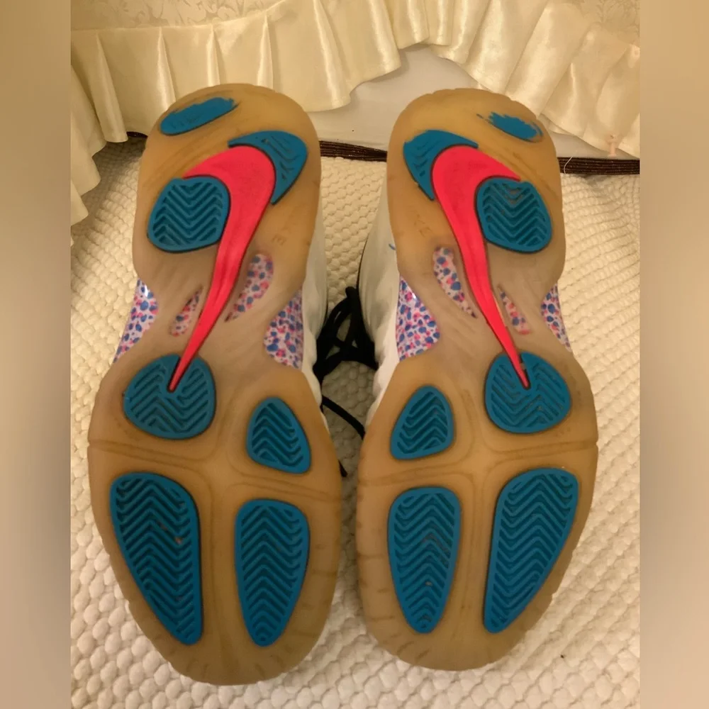 NIKE